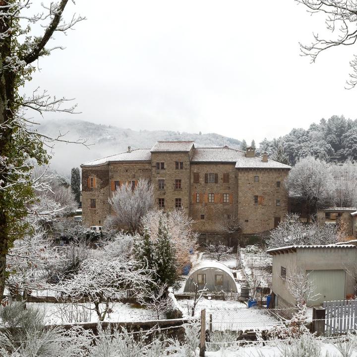 Jaujac - Le château de Castrevieille en hiver ©S.BUGNON