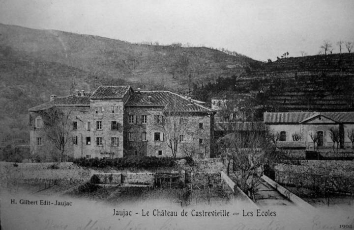 Jaujac - Château de Castrevieille en 1904 ©H.Gilbert edit ©Mairiedejaujac