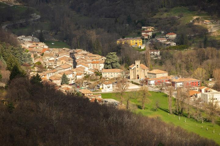 Montpezat-sous-Bauzon - Le village vu de la Gravenne